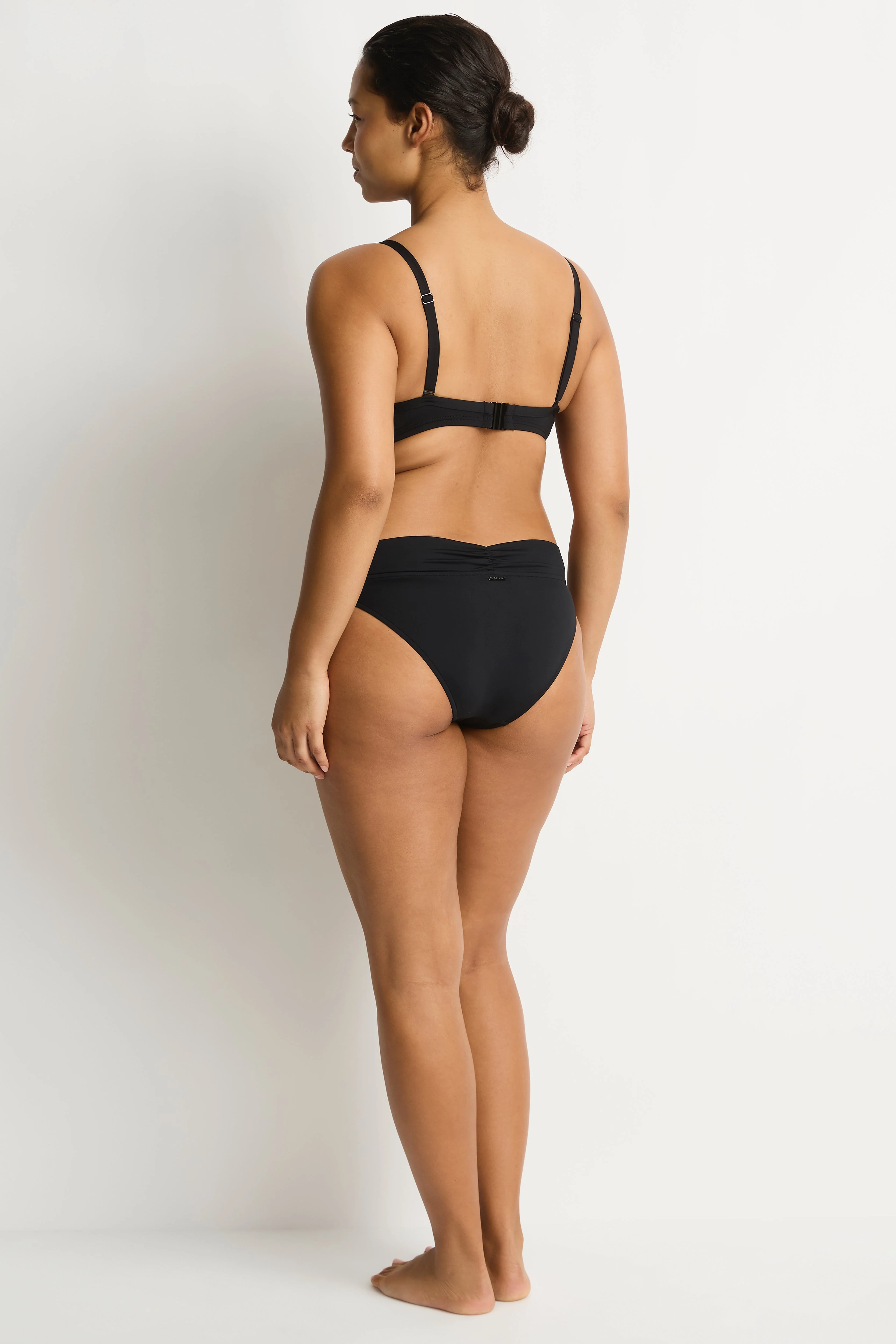 Essentials Edit V Front Mid Pant - Image 10